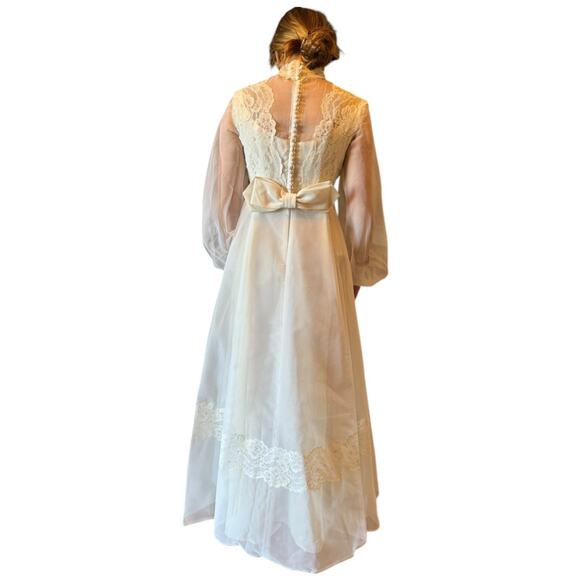 Vintage 1970s Sheer Lace High Neck Bridal Wedding Gown with Bow Detail 
 XS - Picture 9 of 17